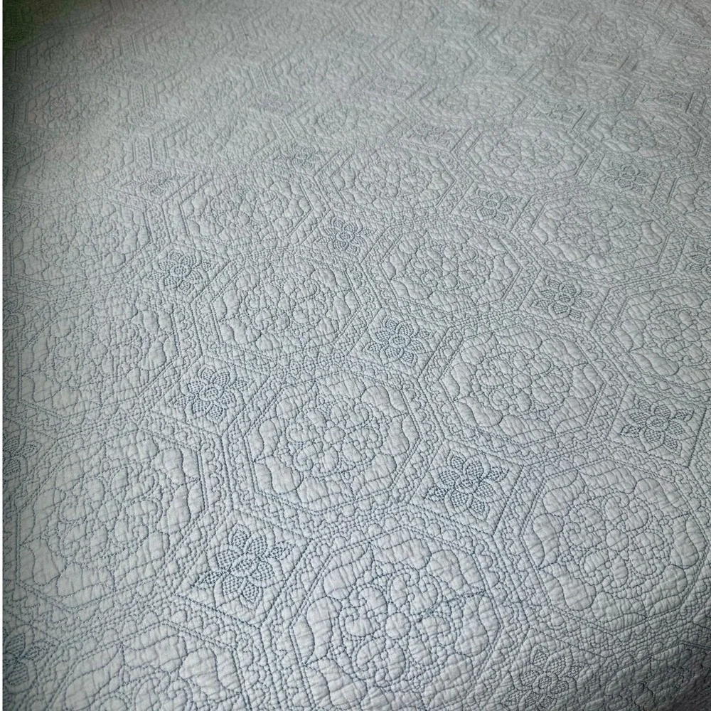Tahari Home Light Blue Medallion Matelasse Quilt Coverlet Boho Textured